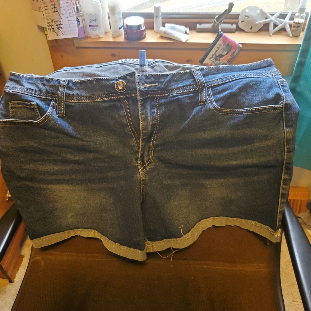 Hydraulic shorts